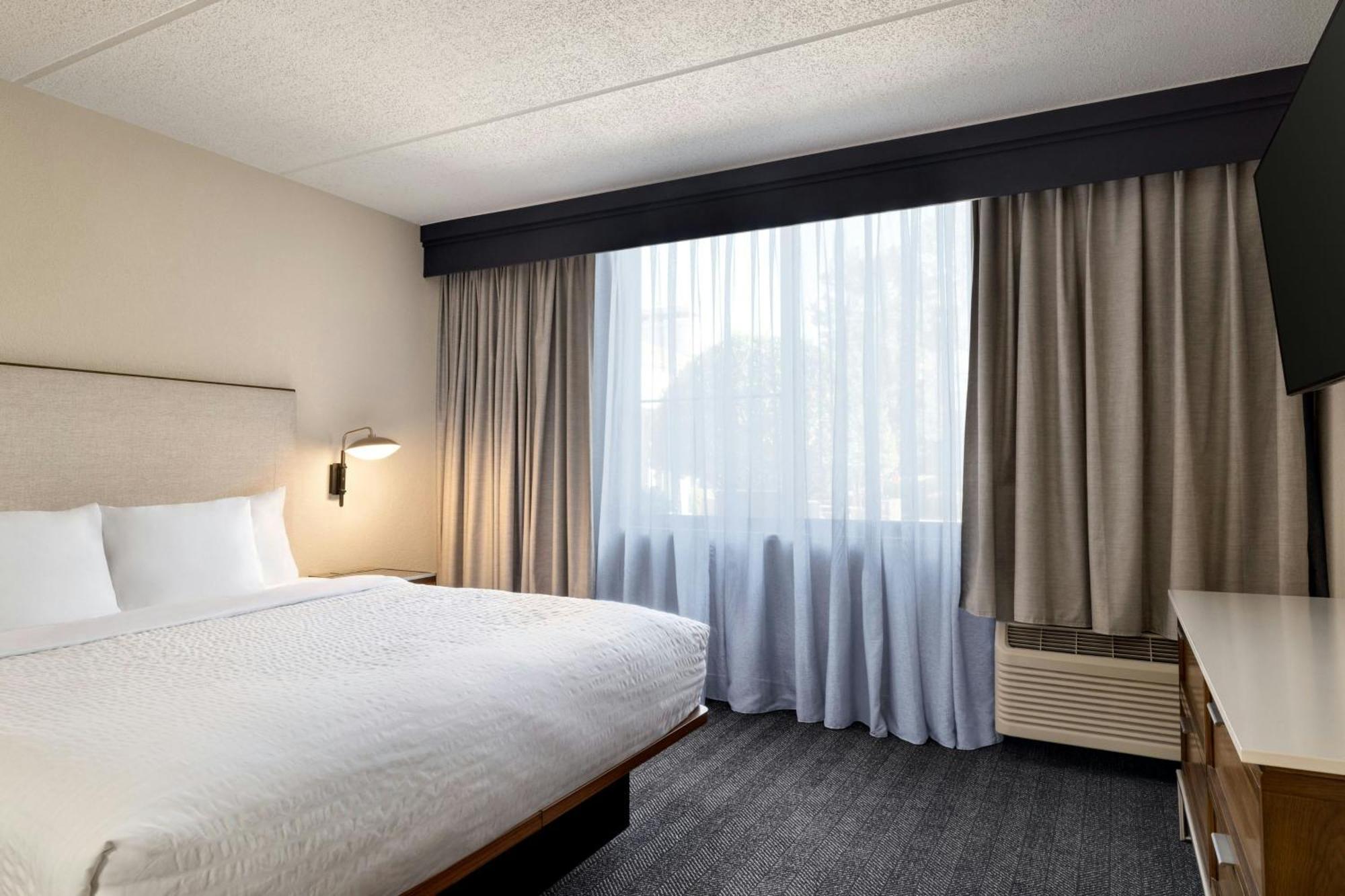 Courtyard Atlanta Northlake 3*