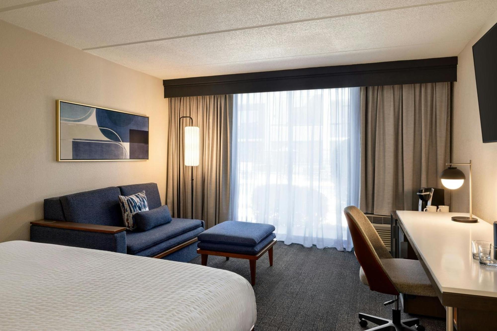 Courtyard Atlanta Northlake Hotel