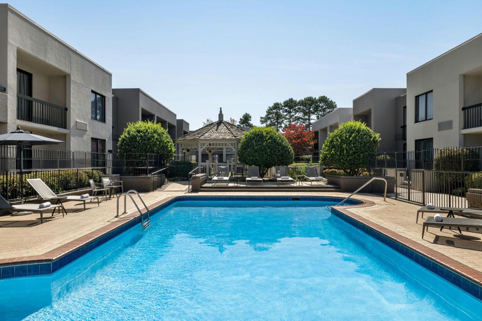 Courtyard Atlanta Northlake Hotel